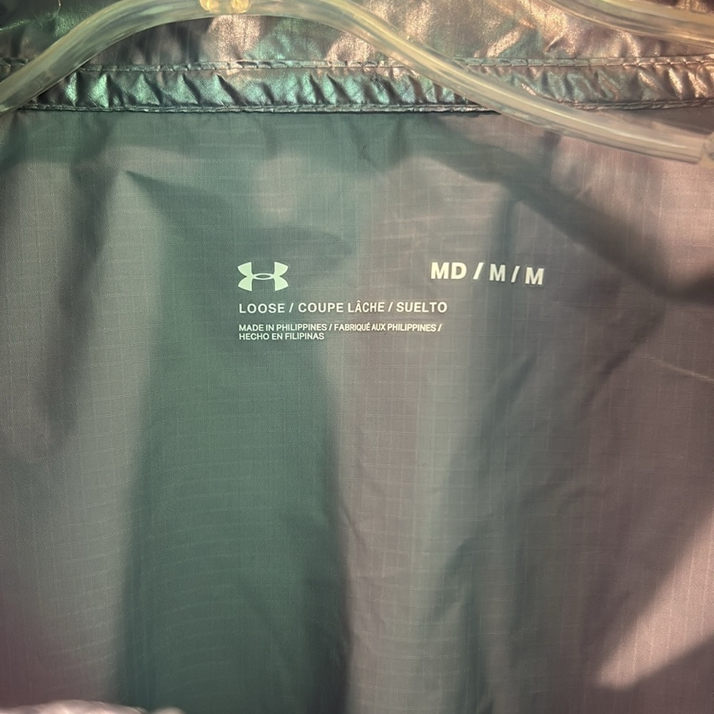 Under Armour NWT Women’s Metallic Lavender Windbreaker popover - Picture 3 of 4
